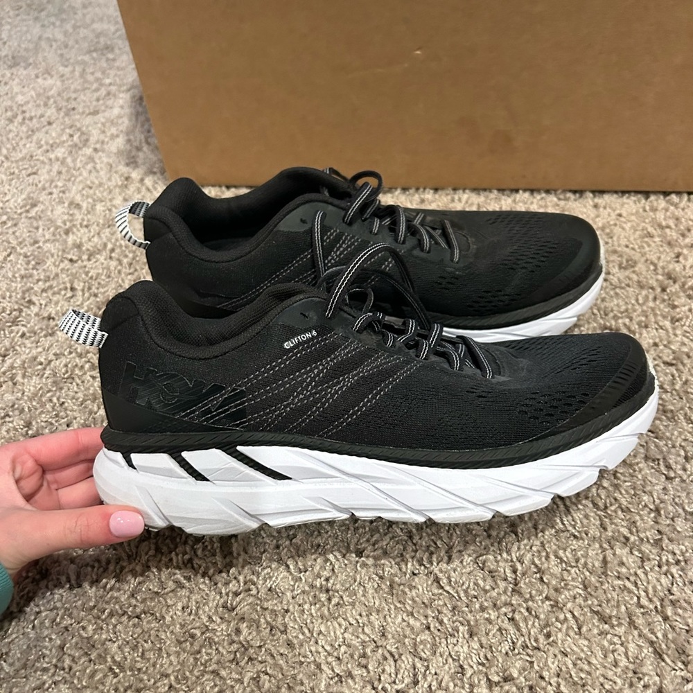 BARELY WORN Women’s size 9 Clifton 6 HOKA One One Tennis Shoes